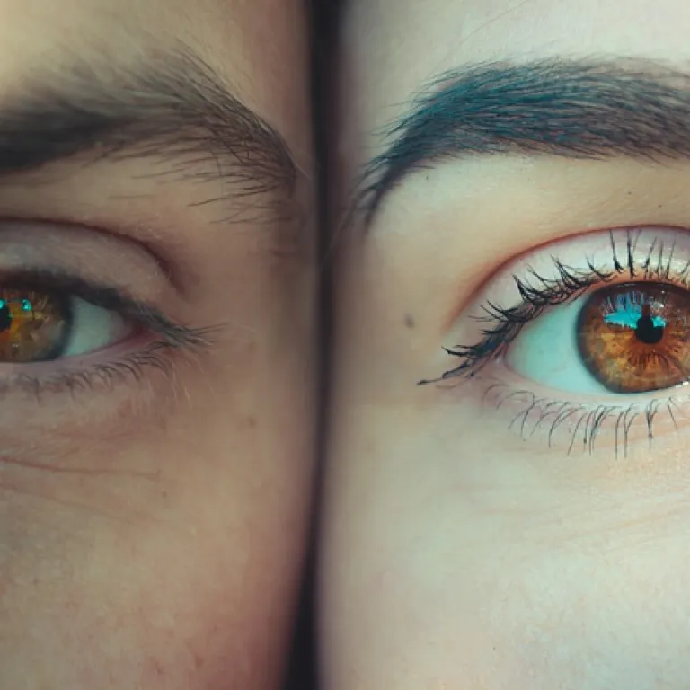 Rouge, jaune, vert, bleu : comprendre les profils couleur pour sublimer les événements B2B